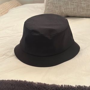 Lululemon rain bucket hat